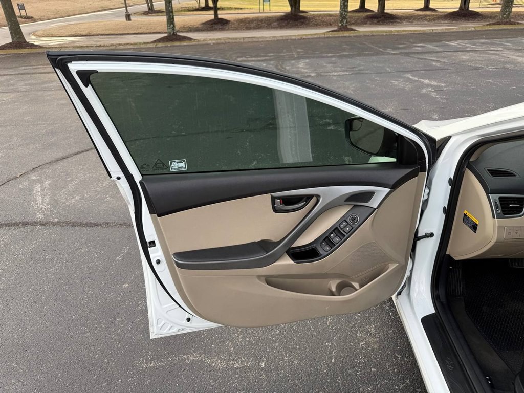 2015 Hyundai Elantra Image 13