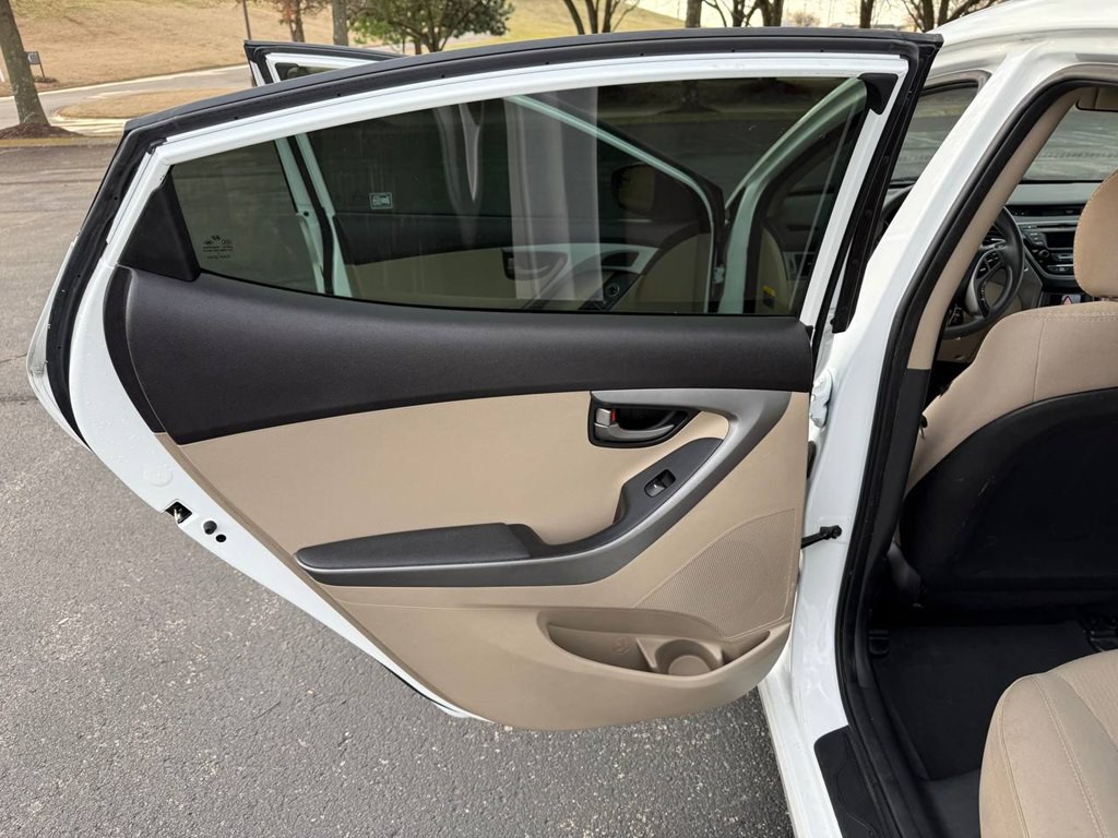 2015 Hyundai Elantra Image 14