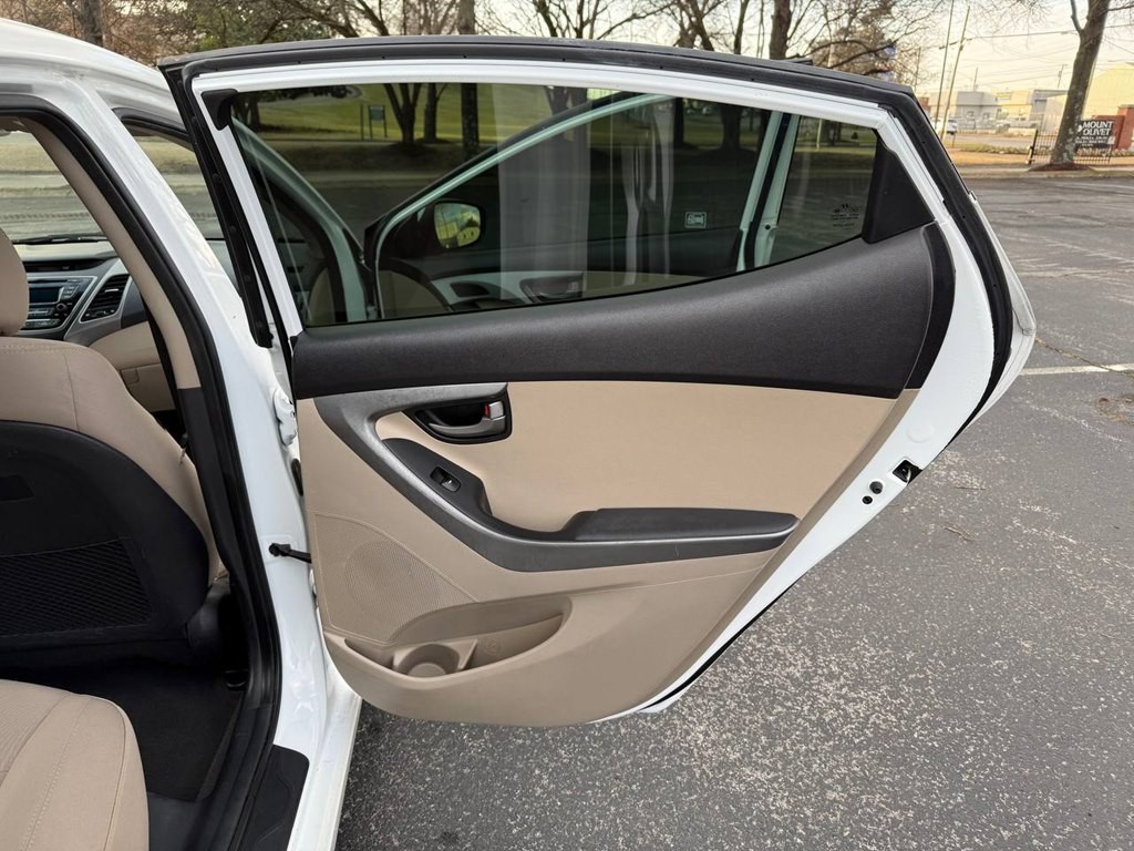 2015 Hyundai Elantra Image 15