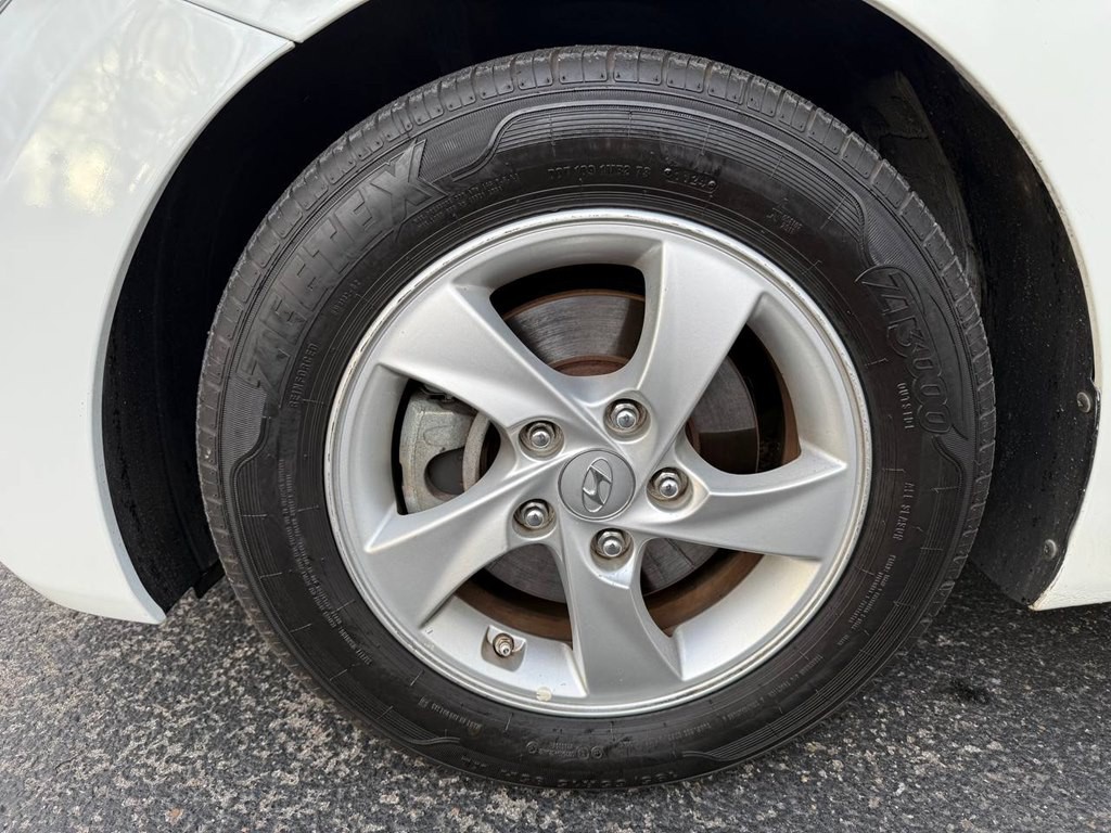 2015 Hyundai Elantra Image 17