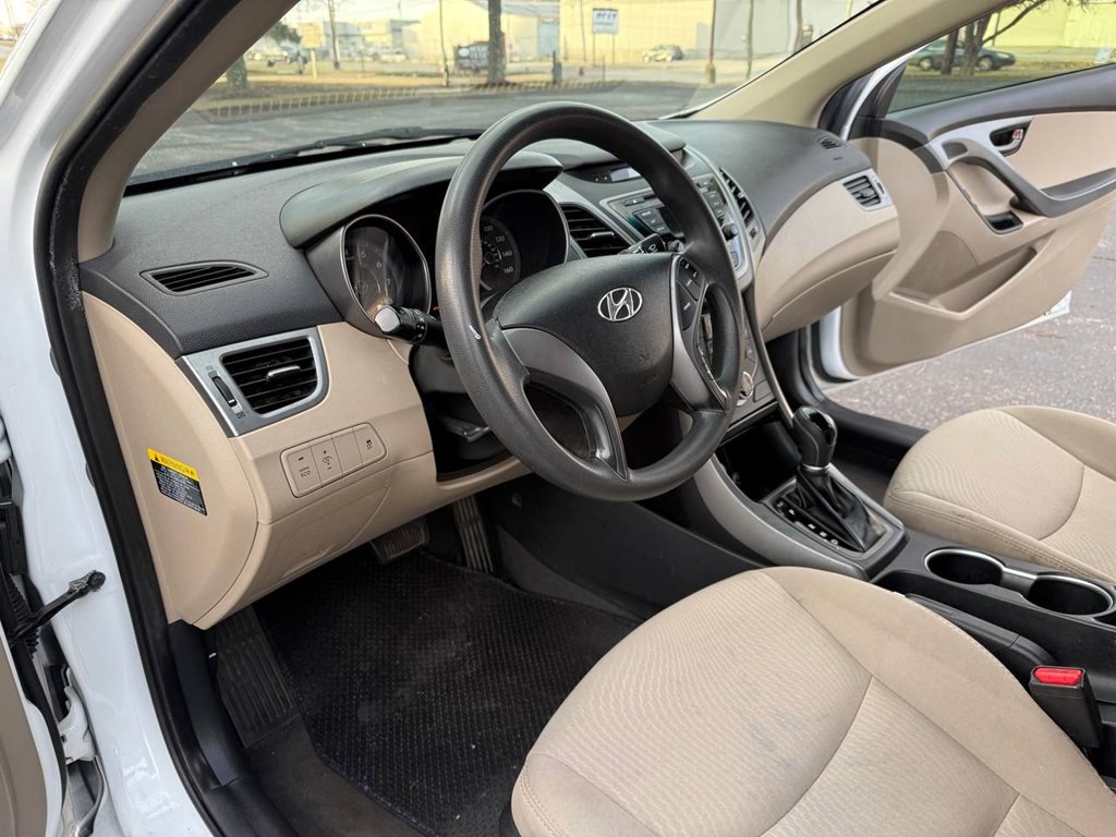 2015 Hyundai Elantra Image 18