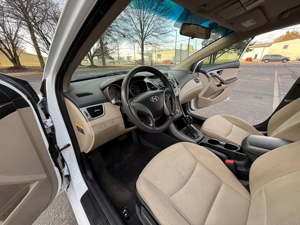 2015 Hyundai Elantra Image 19