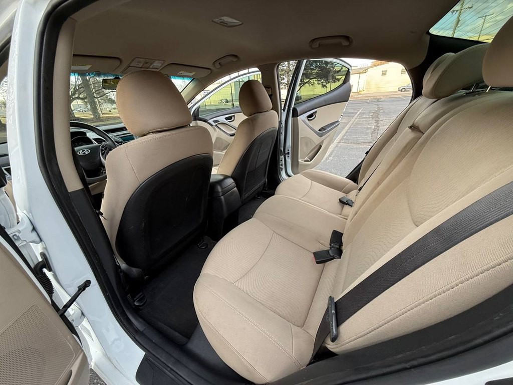 2015 Hyundai Elantra Image 21