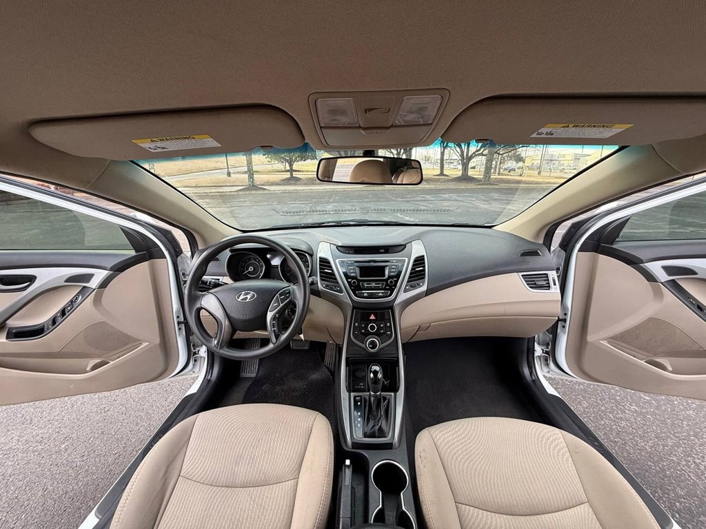 2015 Hyundai Elantra Image 25