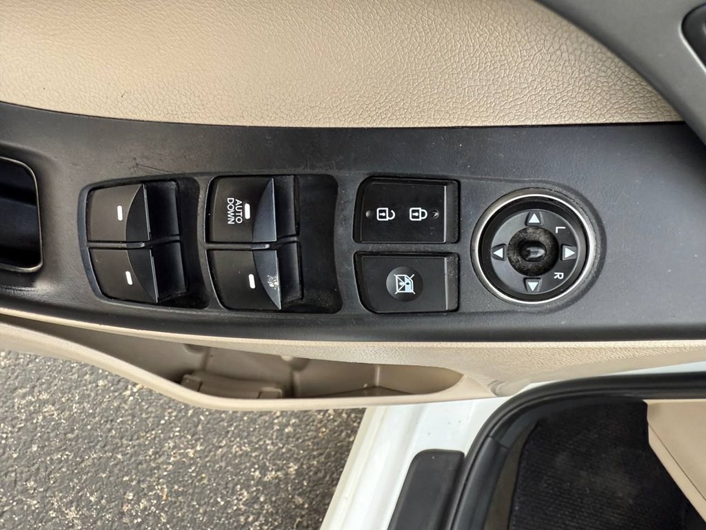 2015 Hyundai Elantra Image 31