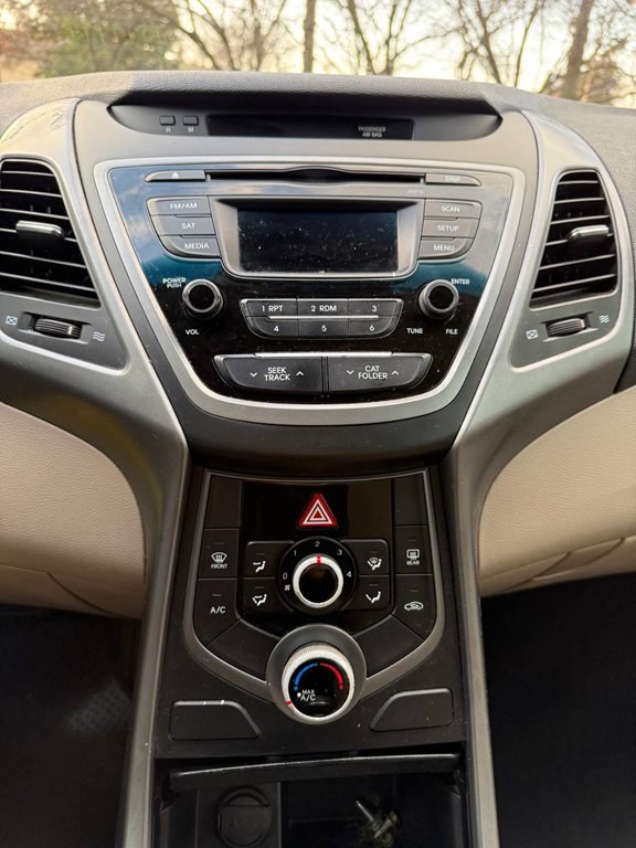2015 Hyundai Elantra Image 33