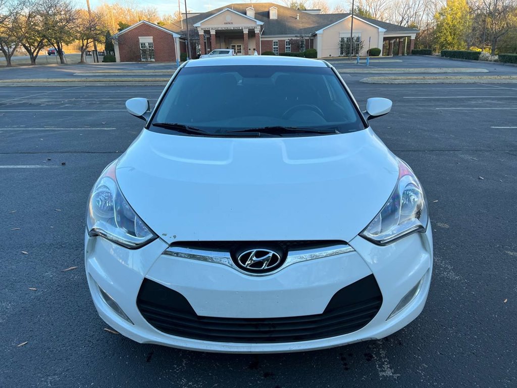 2017 Hyundai Veloster Image 2