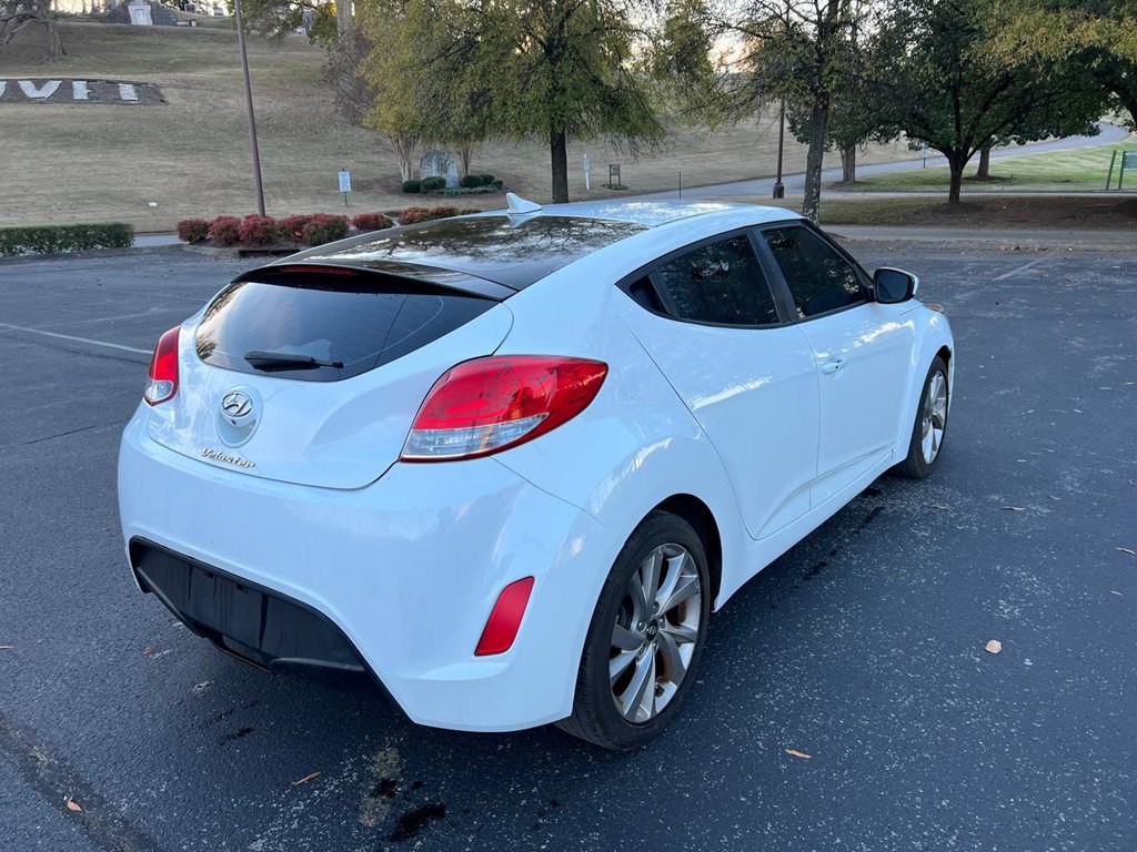 2017 Hyundai Veloster Image 5