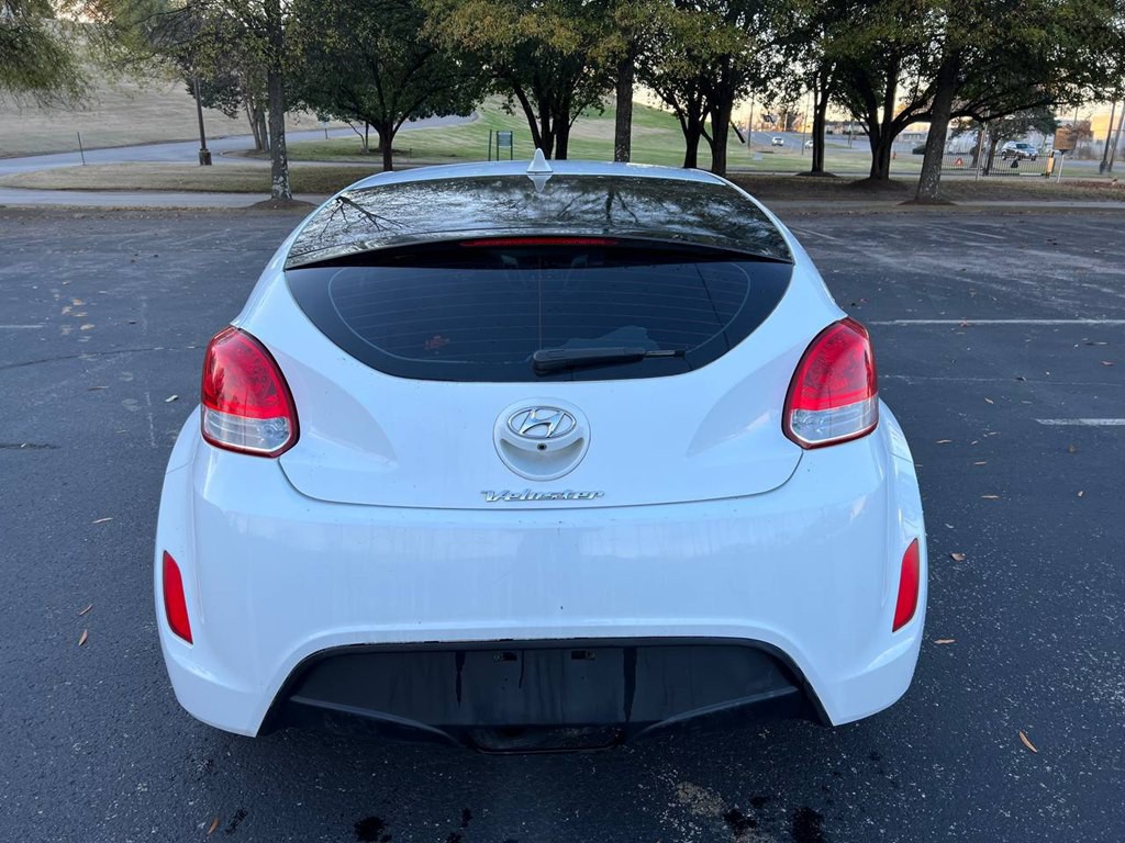 2017 Hyundai Veloster Image 6