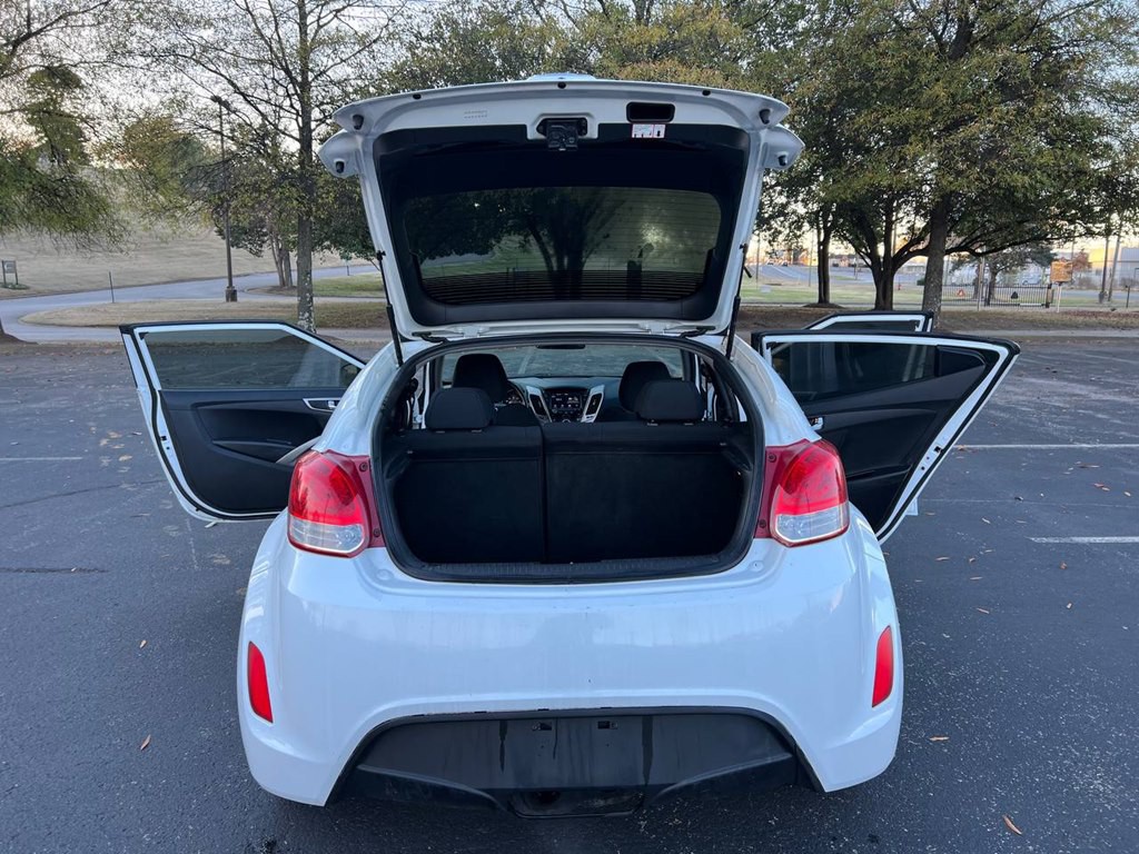 2017 Hyundai Veloster Image 10