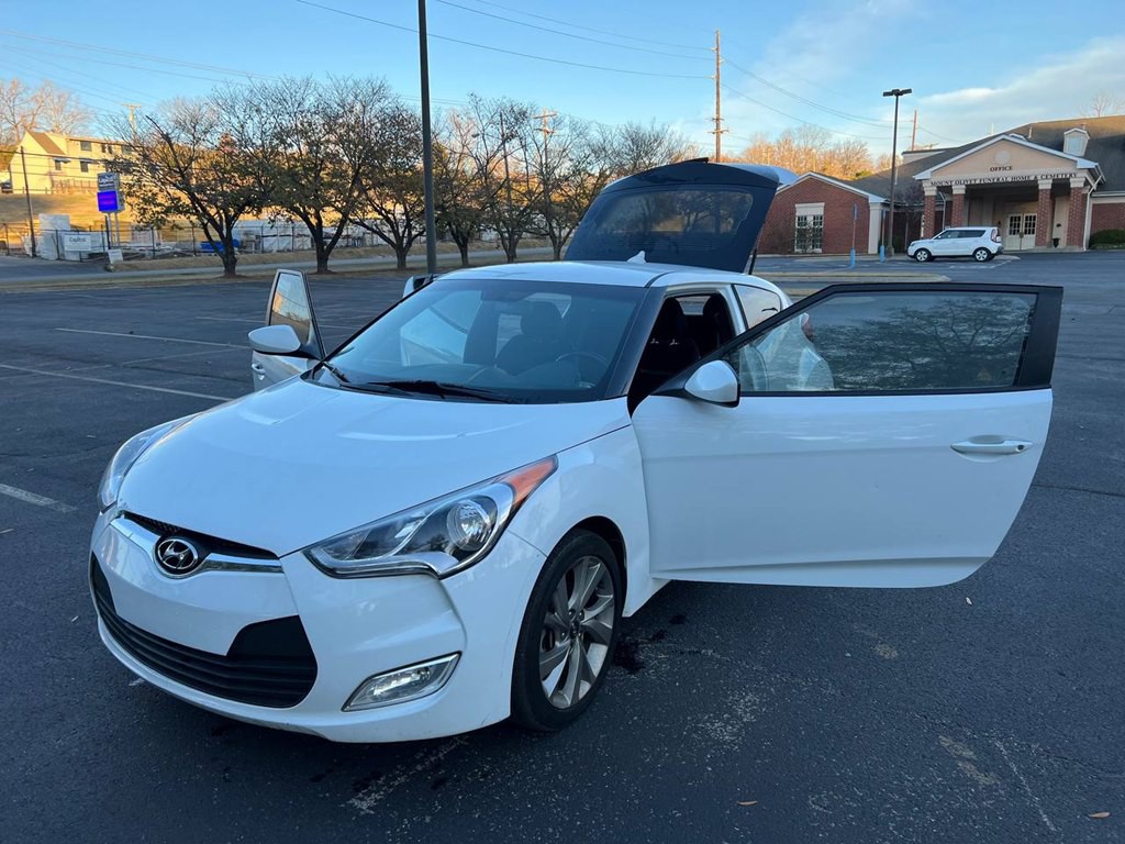 2017 Hyundai Veloster Image 11