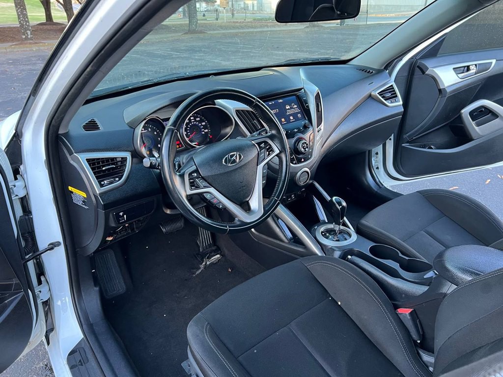 2017 Hyundai Veloster Image 12