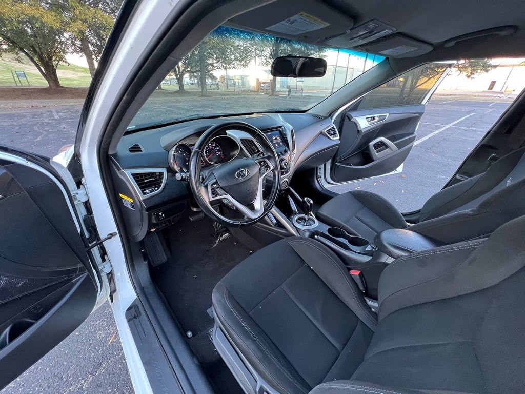 2017 Hyundai Veloster Image 13