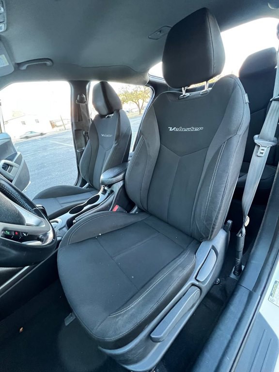 2017 Hyundai Veloster Image 14