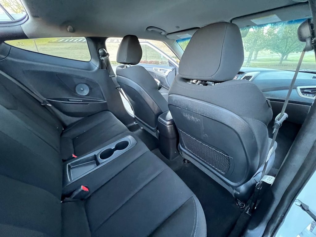 2017 Hyundai Veloster Image 17