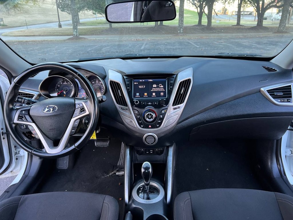 2017 Hyundai Veloster Image 18