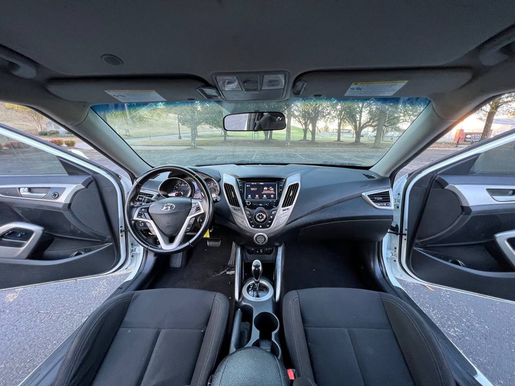 2017 Hyundai Veloster Image 19