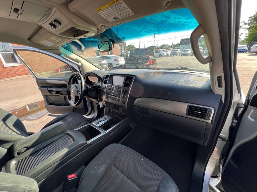 2012 Nissan Armada Image 21