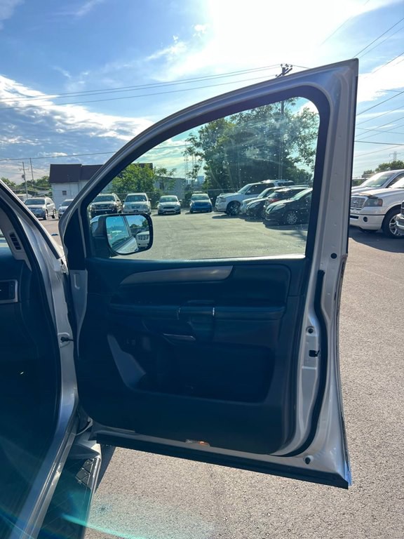 2012 Nissan Armada Image 23