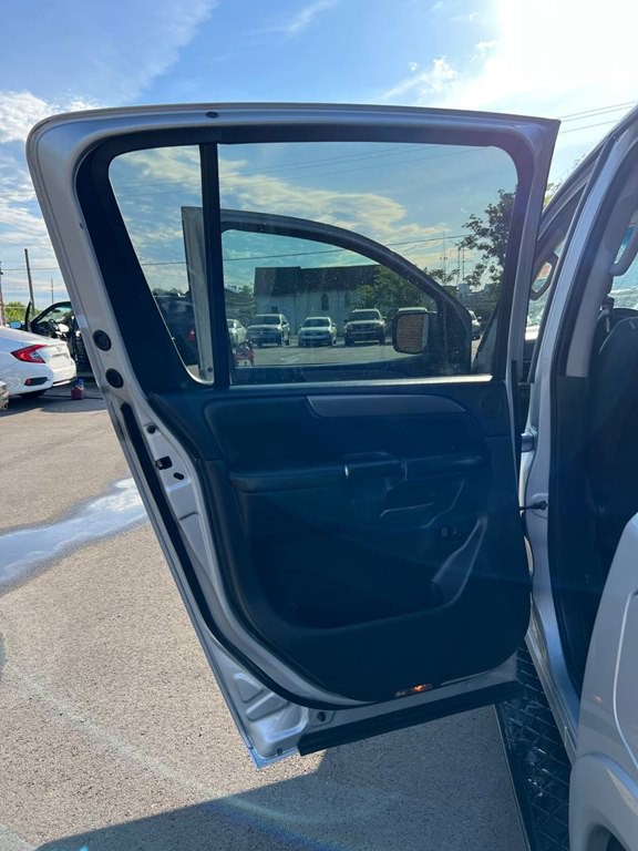 2012 Nissan Armada Image 25