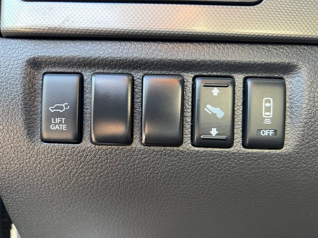 2012 Nissan Armada Image 37