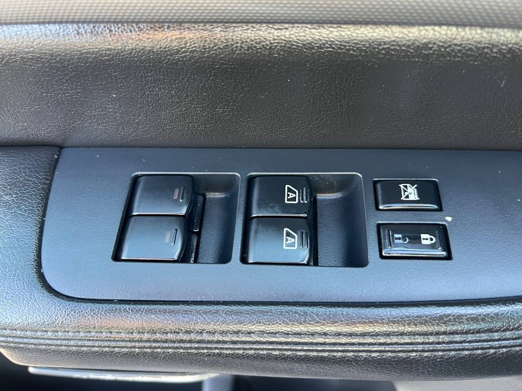2012 Nissan Armada Image 38