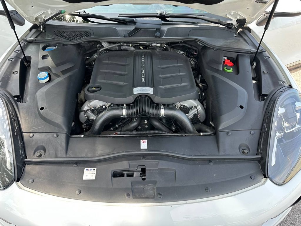 2017 Porsche Cayenne Image 8