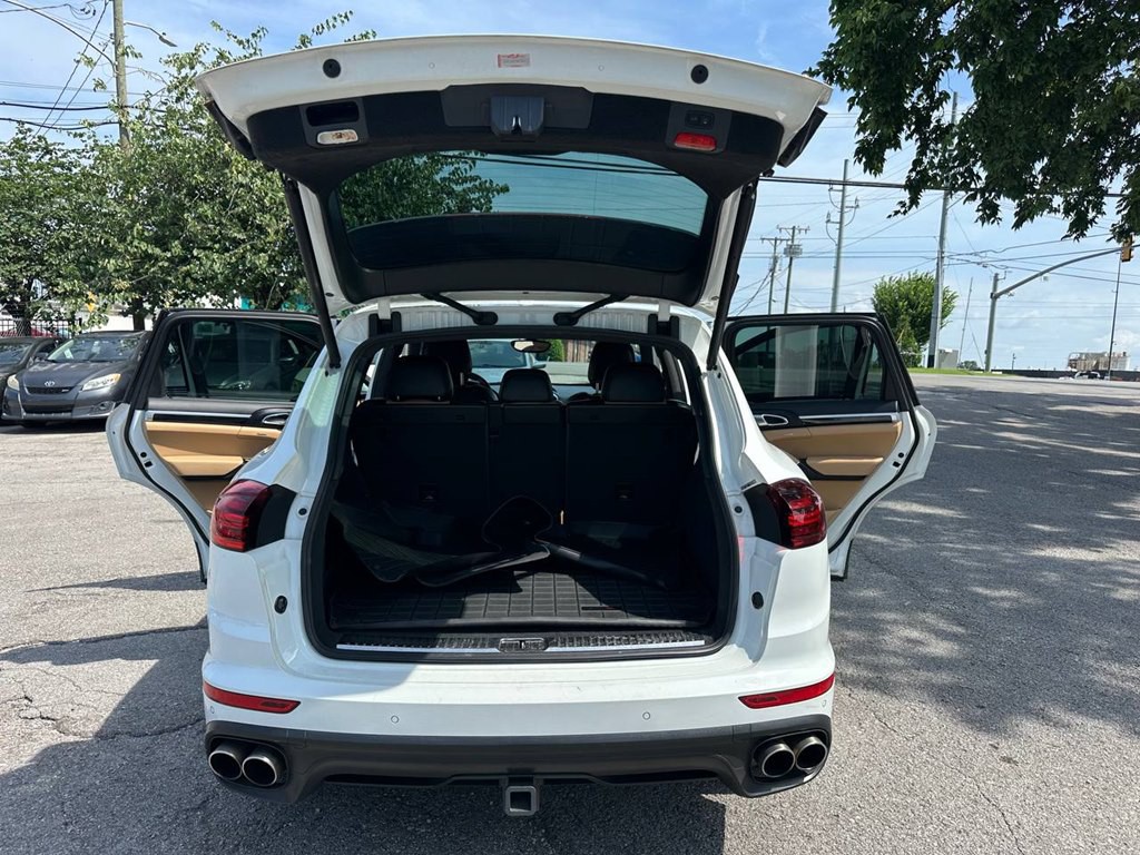 2017 Porsche Cayenne Image 9