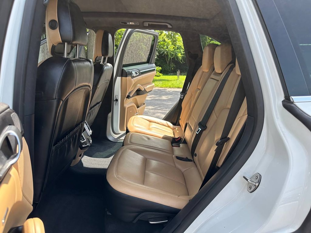 2017 Porsche Cayenne Image 16
