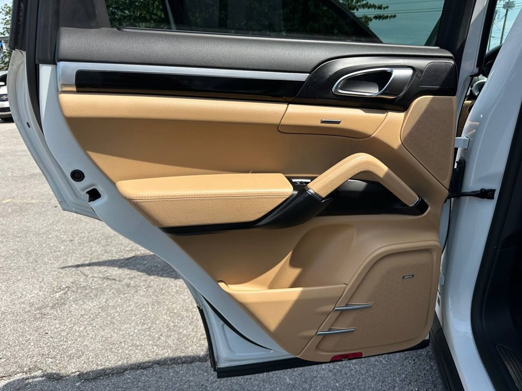 2017 Porsche Cayenne Image 17