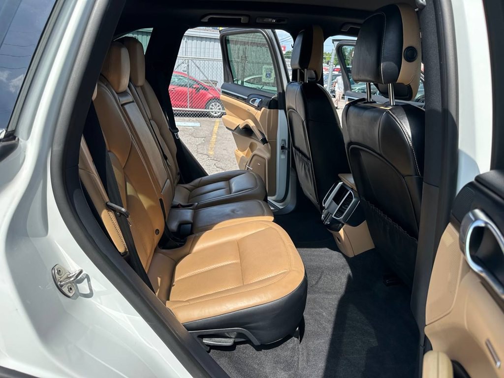 2017 Porsche Cayenne Image 20