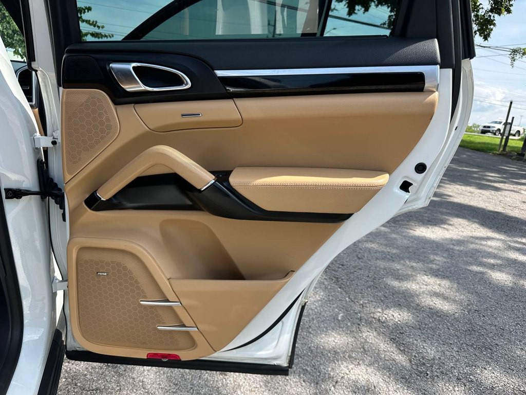 2017 Porsche Cayenne Image 22