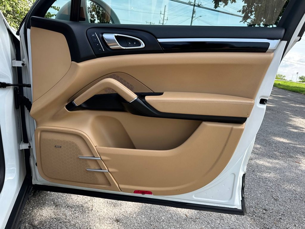 2017 Porsche Cayenne Image 24