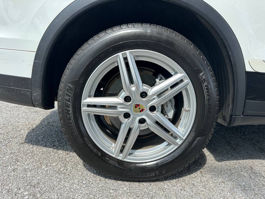 2017 Porsche Cayenne Image 25