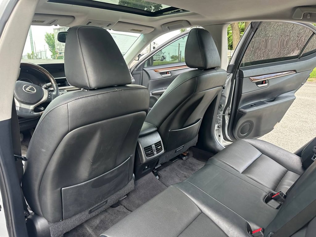 2014 Lexus ES Image 16