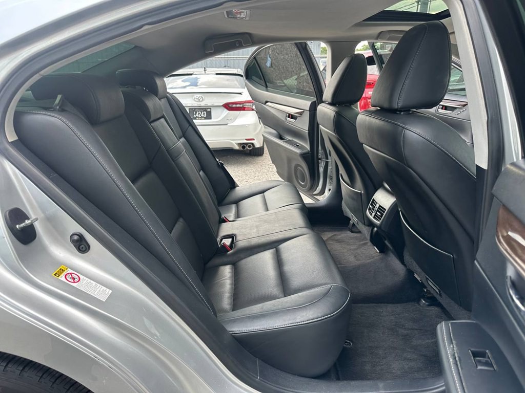 2014 Lexus ES Image 17