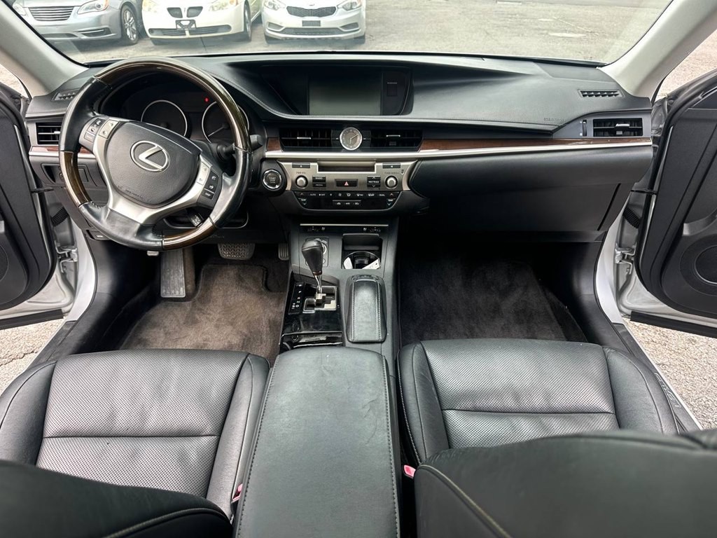 2014 Lexus ES Image 21