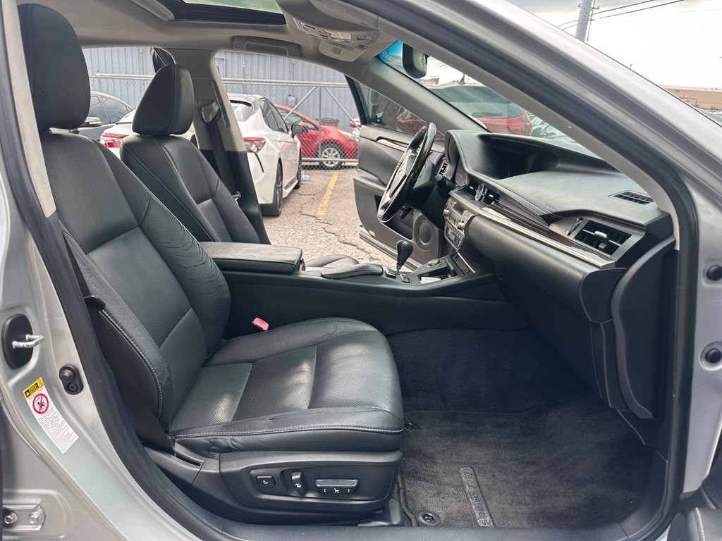 2014 Lexus ES Image 22