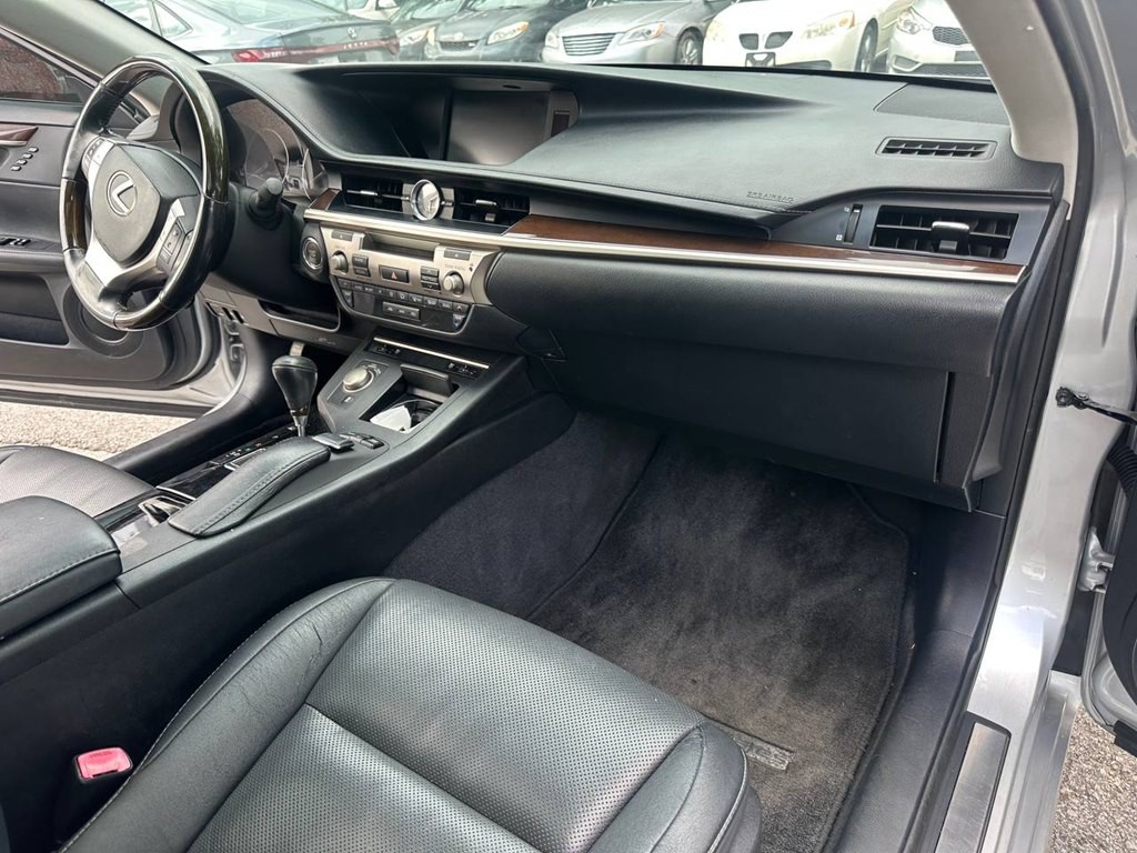 2014 Lexus ES Image 23