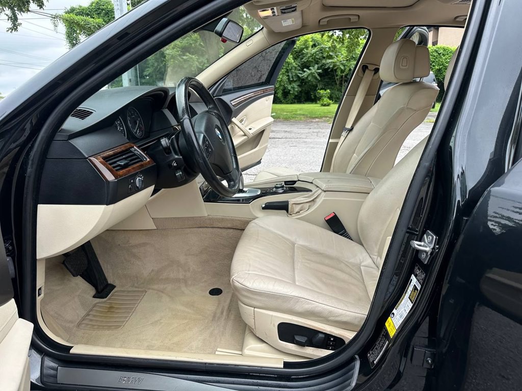 2010 BMW 5 Series Image 10