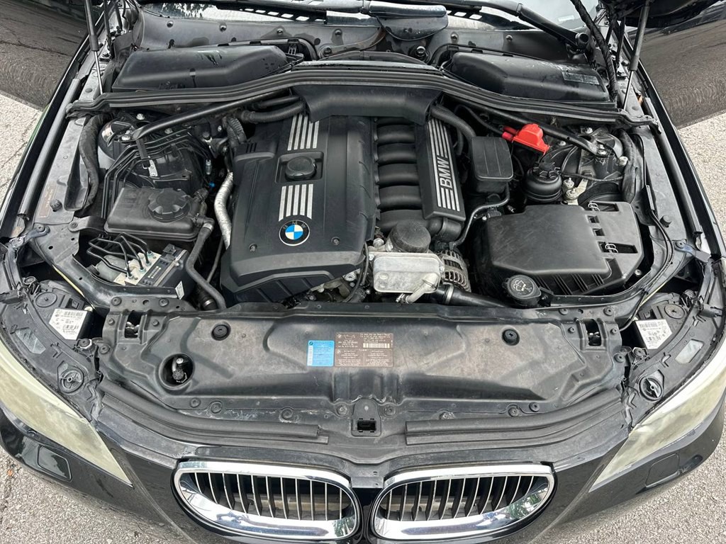 2010 BMW 5 Series Image 11