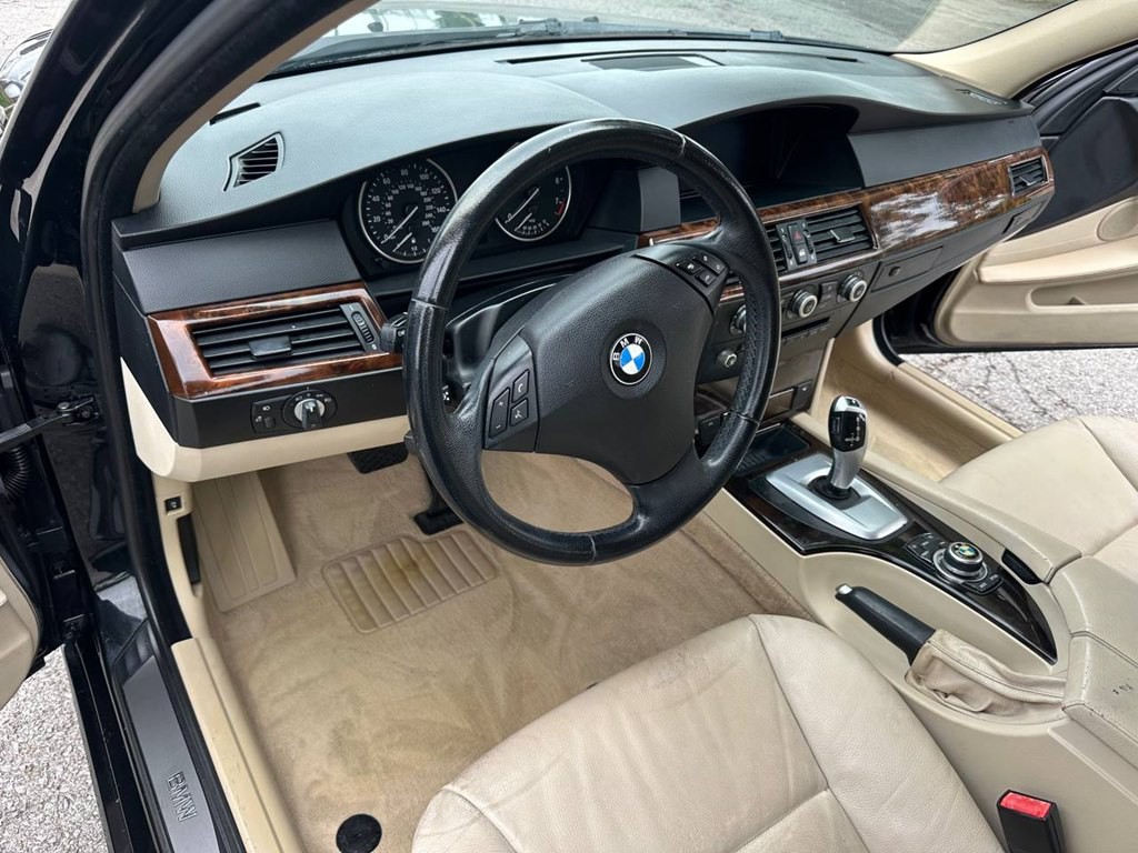 2010 BMW 5 Series Image 12