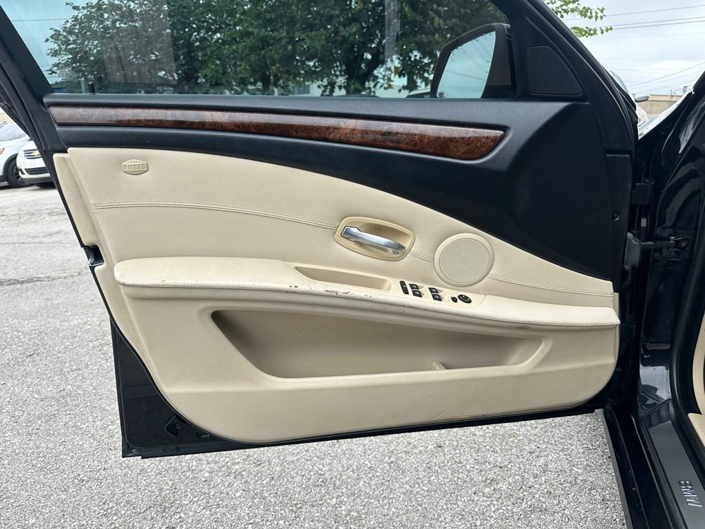 2010 BMW 5 Series Image 13