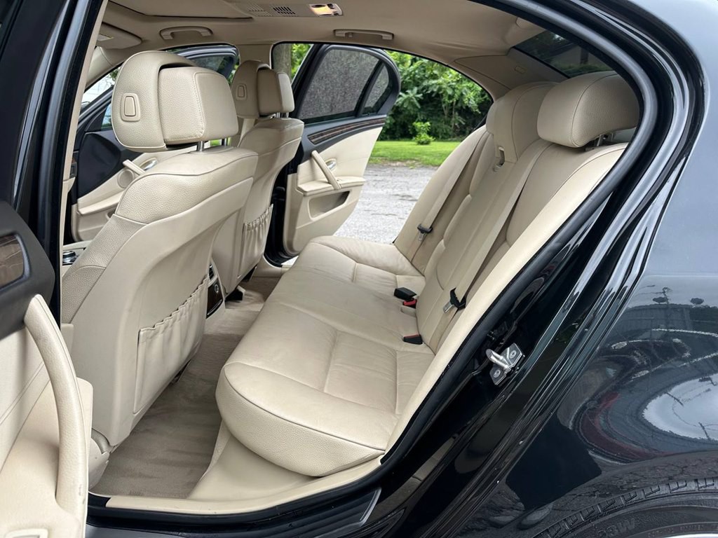 2010 BMW 5 Series Image 14