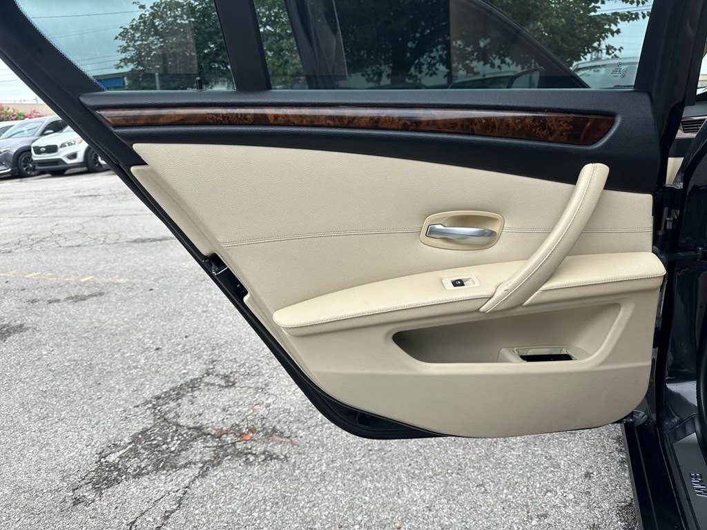 2010 BMW 5 Series Image 17