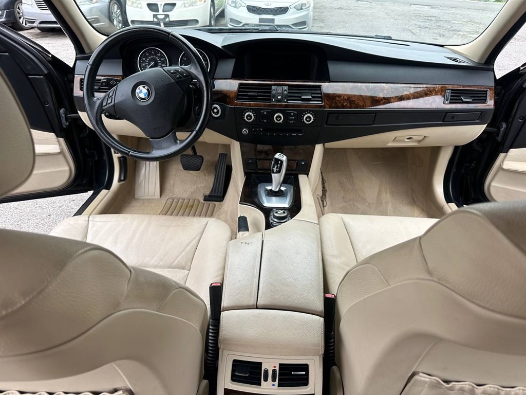 2010 BMW 5 Series Image 19