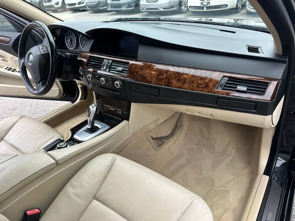 2010 BMW 5 Series Image 24
