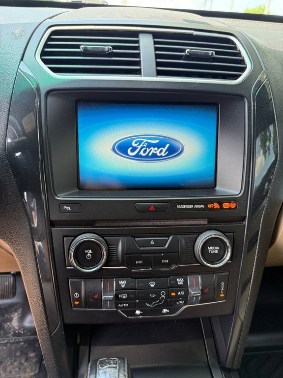 2016 Ford Explorer Image 34