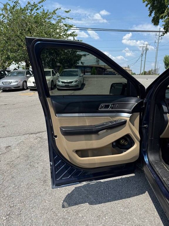 2016 Ford Explorer Image 16