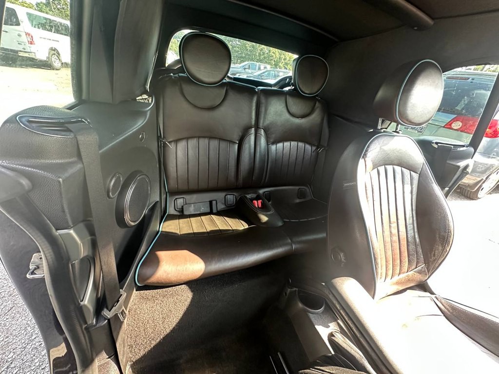 2013 MINI Cooper Image 18